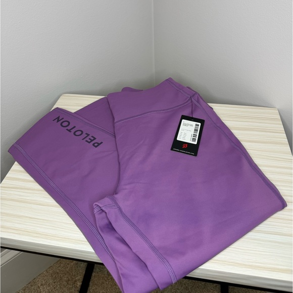 Peloton Pants - NWT Peloton Lavendar Essential Capri in Large Women’s leggings
